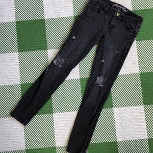 American Eagle black distressed jegging